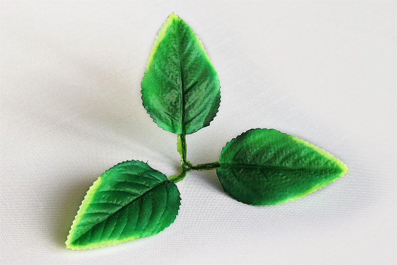 В2009 ЛИСТ ТРОЙНОЙ ДВУХЦВЕТНЫЙ  200 ШТ. В УПАК 16 СМ.