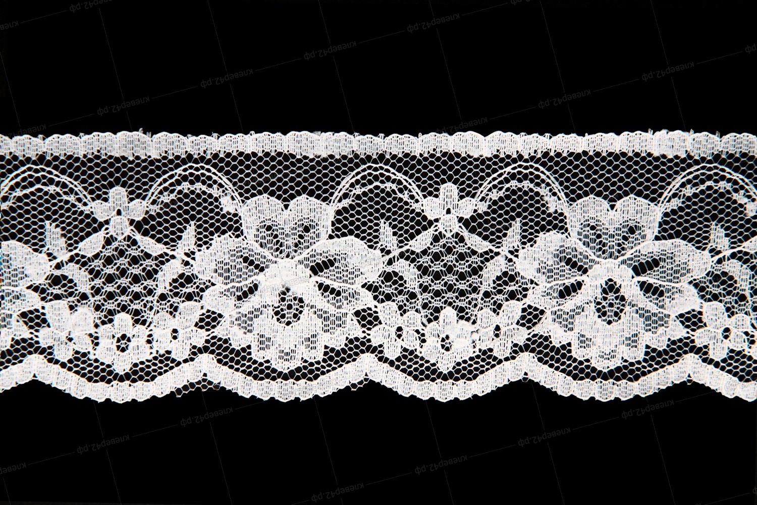 Р0206 КРУЖЕВО БЕЛОЕ  4 СМ 300 ЯРД В УП