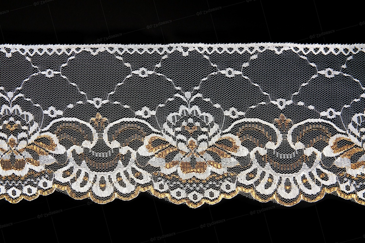 Р0207 КРУЖЕВО ШИРОКОЕ 14 СМ 200 ЯРД В УП