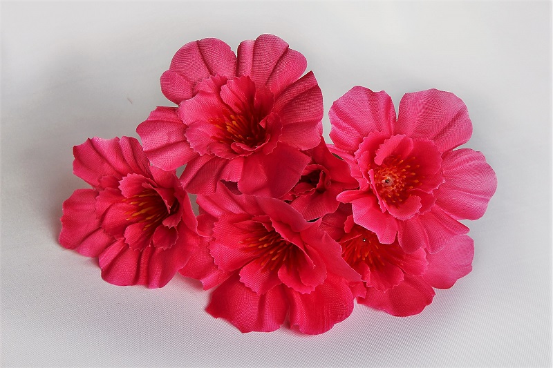 В1050 БУКЕТ БУТОНА РОЗ С ЛИСТОМ 7 ГОЛОВ В УП 14 ШТ